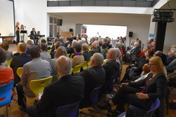 Eine Mischung aus Theater, Musik und Film machten die Feier kurzweilig